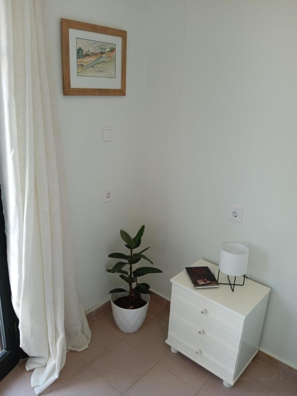 Phoeve Apt-Lovely 1-Br Rental Near The Beach Kalathas Eksteriør billede