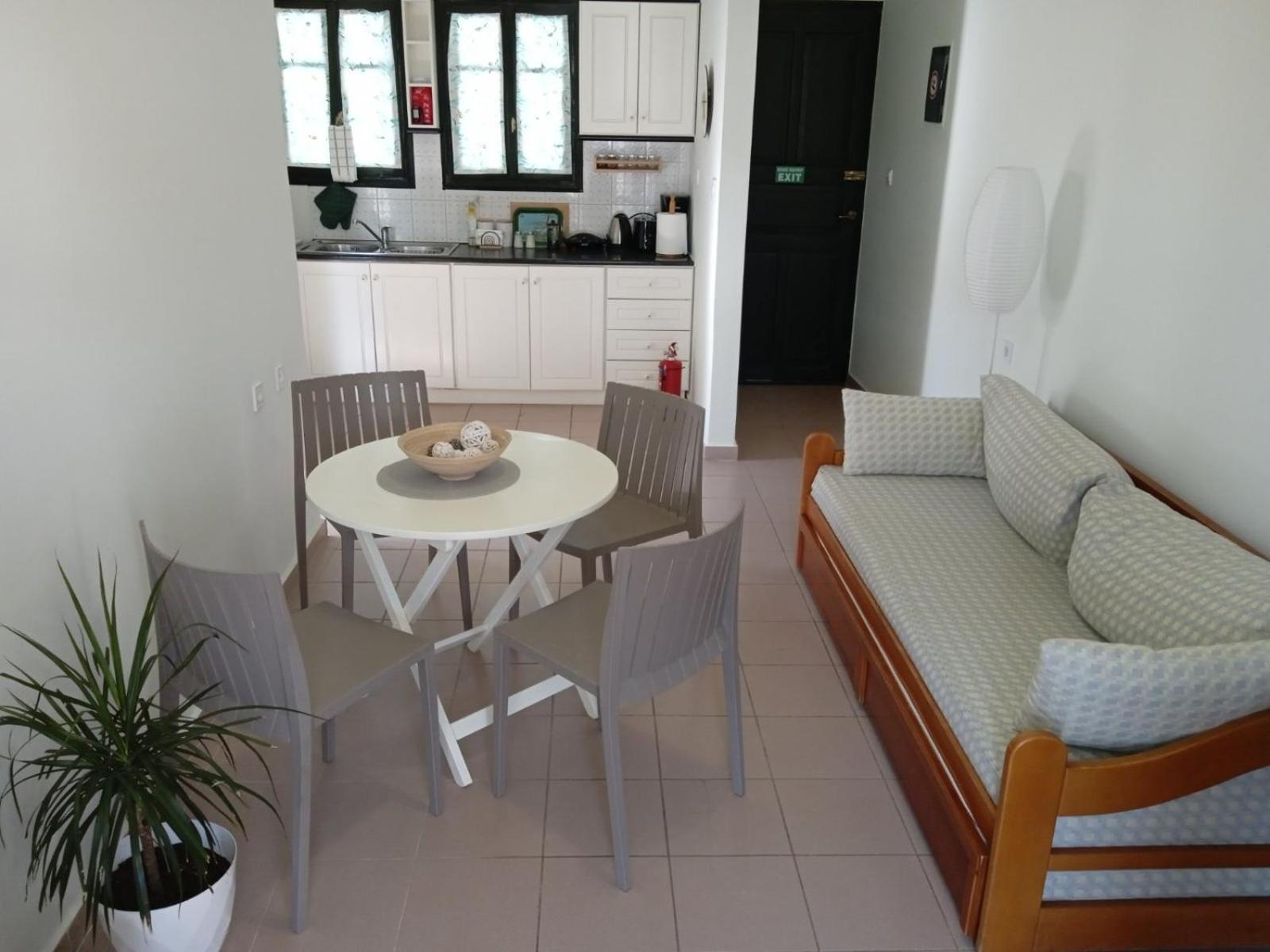 Phoeve Apt-Lovely 1-Br Rental Near The Beach Kalathas Eksteriør billede